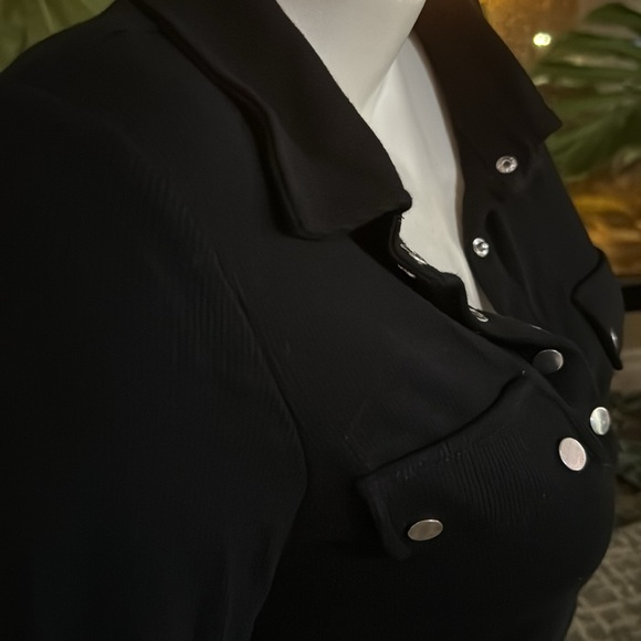 NWT Guess black silver button/snap up v neck collar 3/4 sleeve Medium RIBBED - Picture 9 of 14